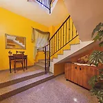 Niko Apartment