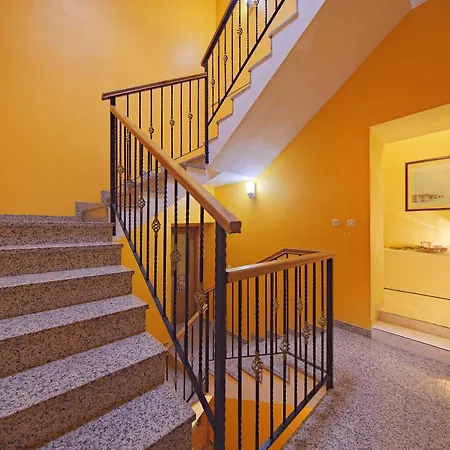 Niko Apartment *