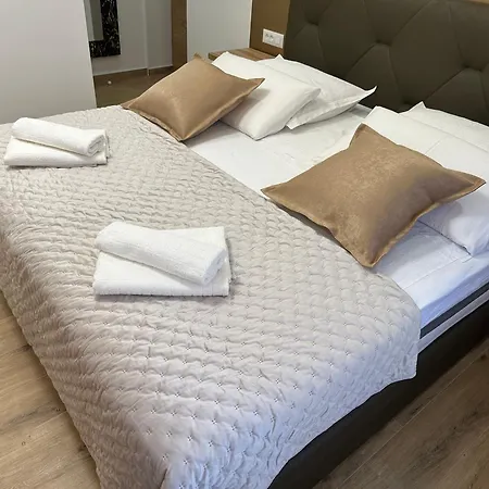 Niko Apartment *